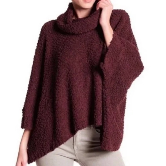 Romeo & Juliet Couture Sweaters - Romeo & Juliet Couture Boucle Turtleneck Poncho in Burgundy Size Small